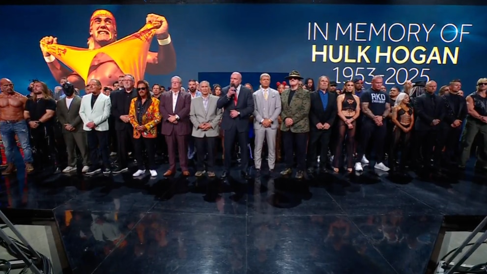 WWE Honors Hulk Hogan with Video Tribute, 10-Bell Salute at SmackDown